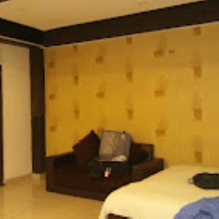 Hotel Maratha Palace,Satara Buitenkant foto