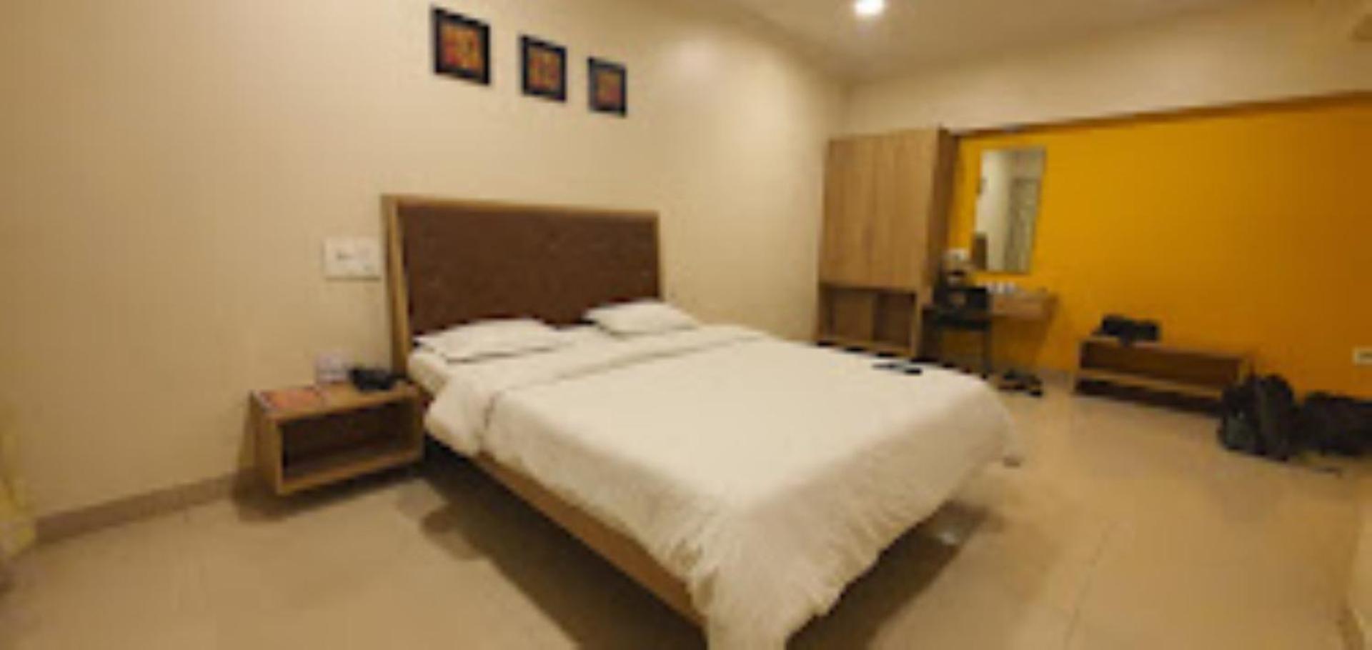 Hotel Maratha Palace,Satara Buitenkant foto