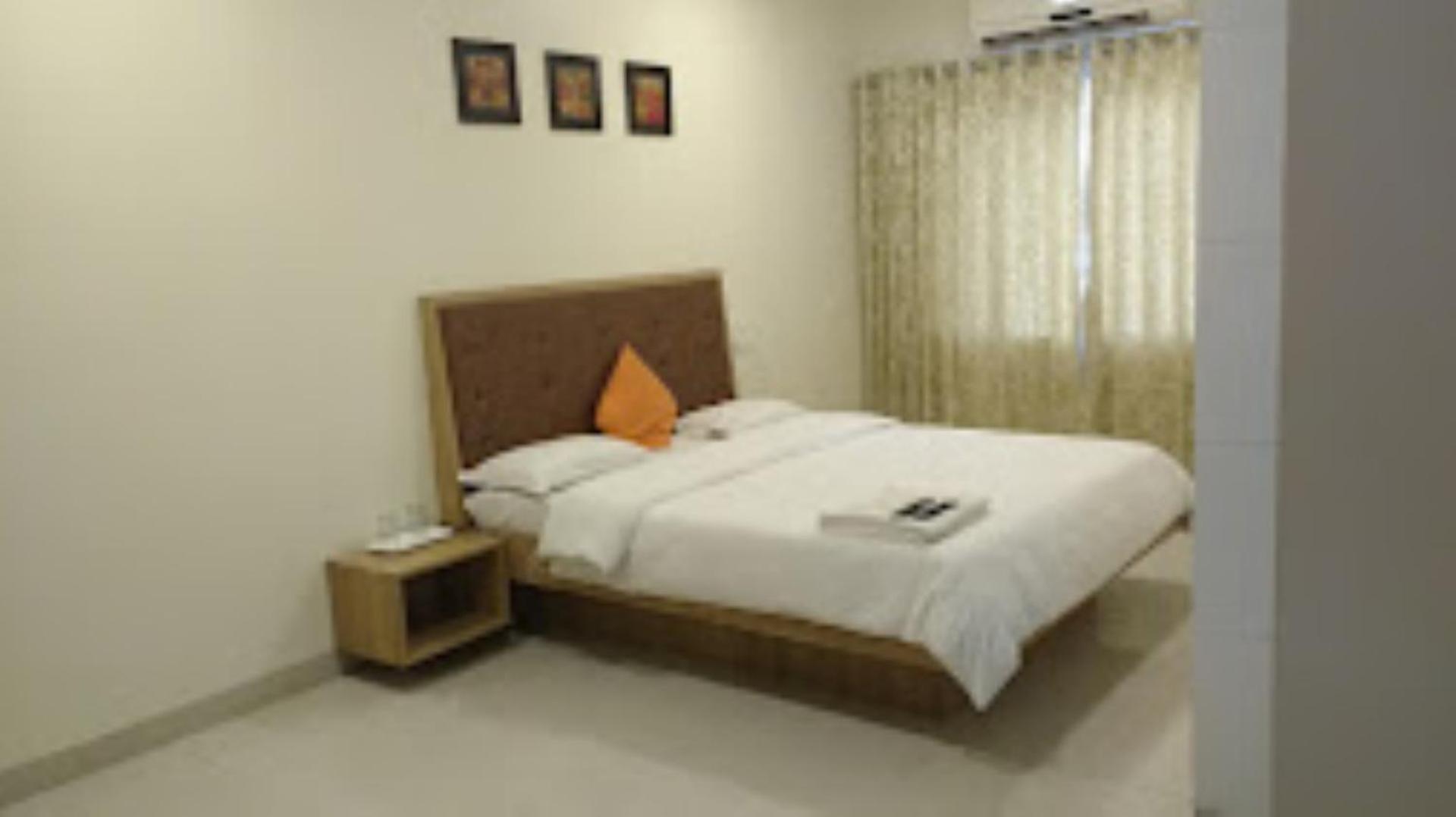 Hotel Maratha Palace,Satara Buitenkant foto