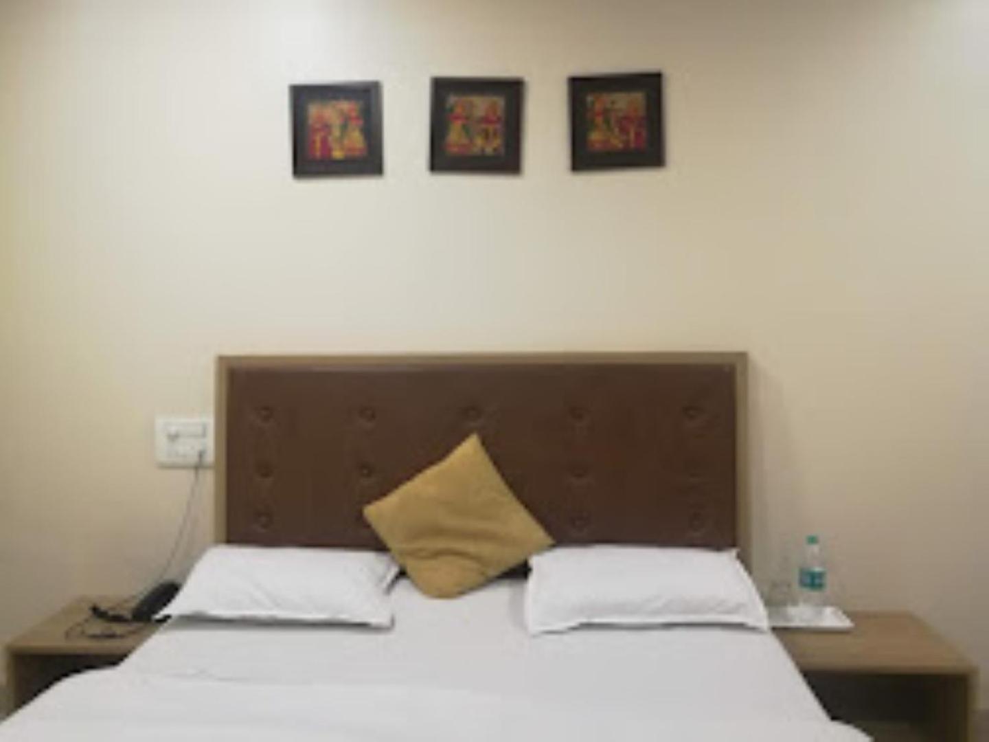 Hotel Maratha Palace,Satara Buitenkant foto