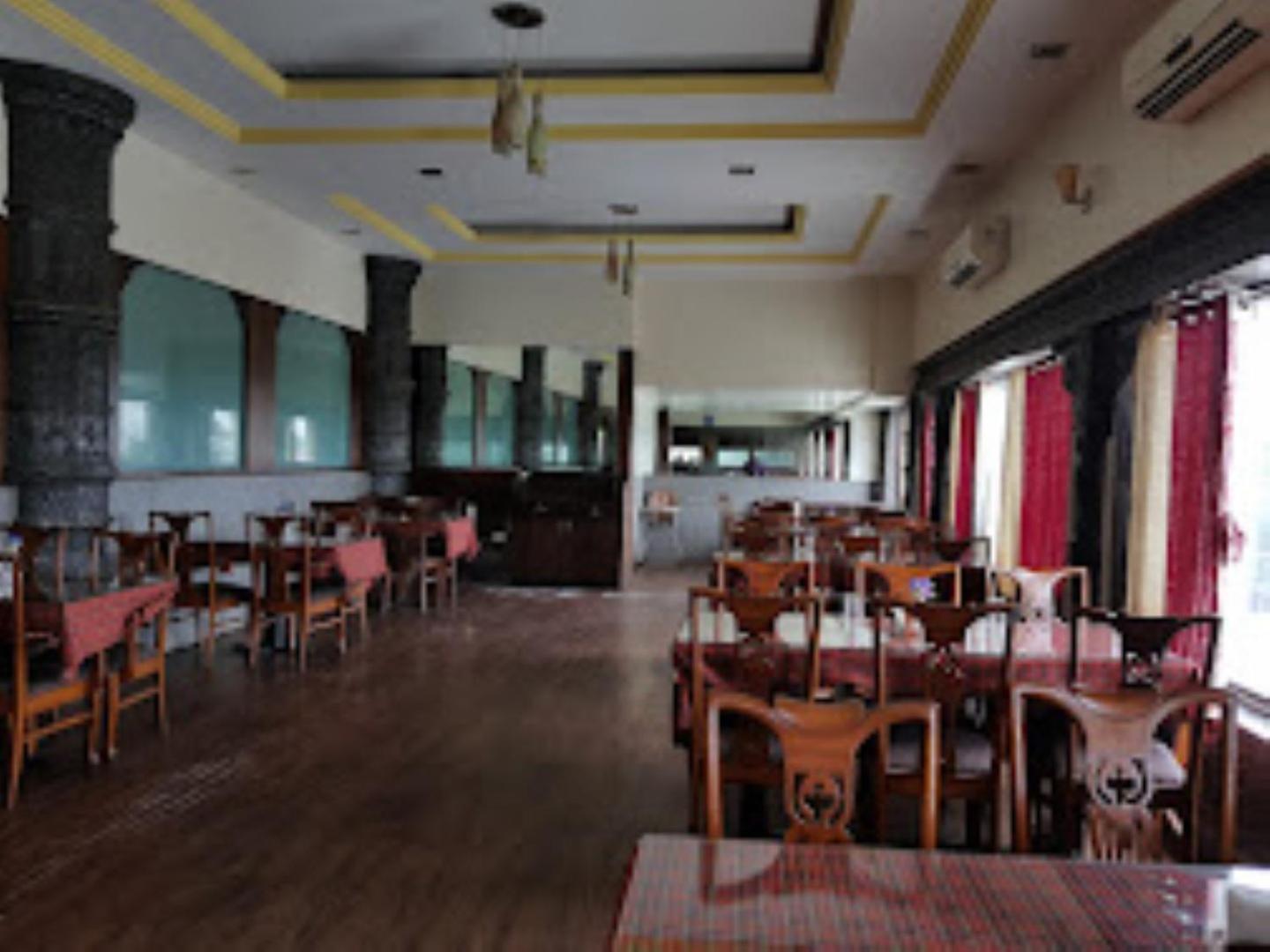 Hotel Maratha Palace,Satara Buitenkant foto