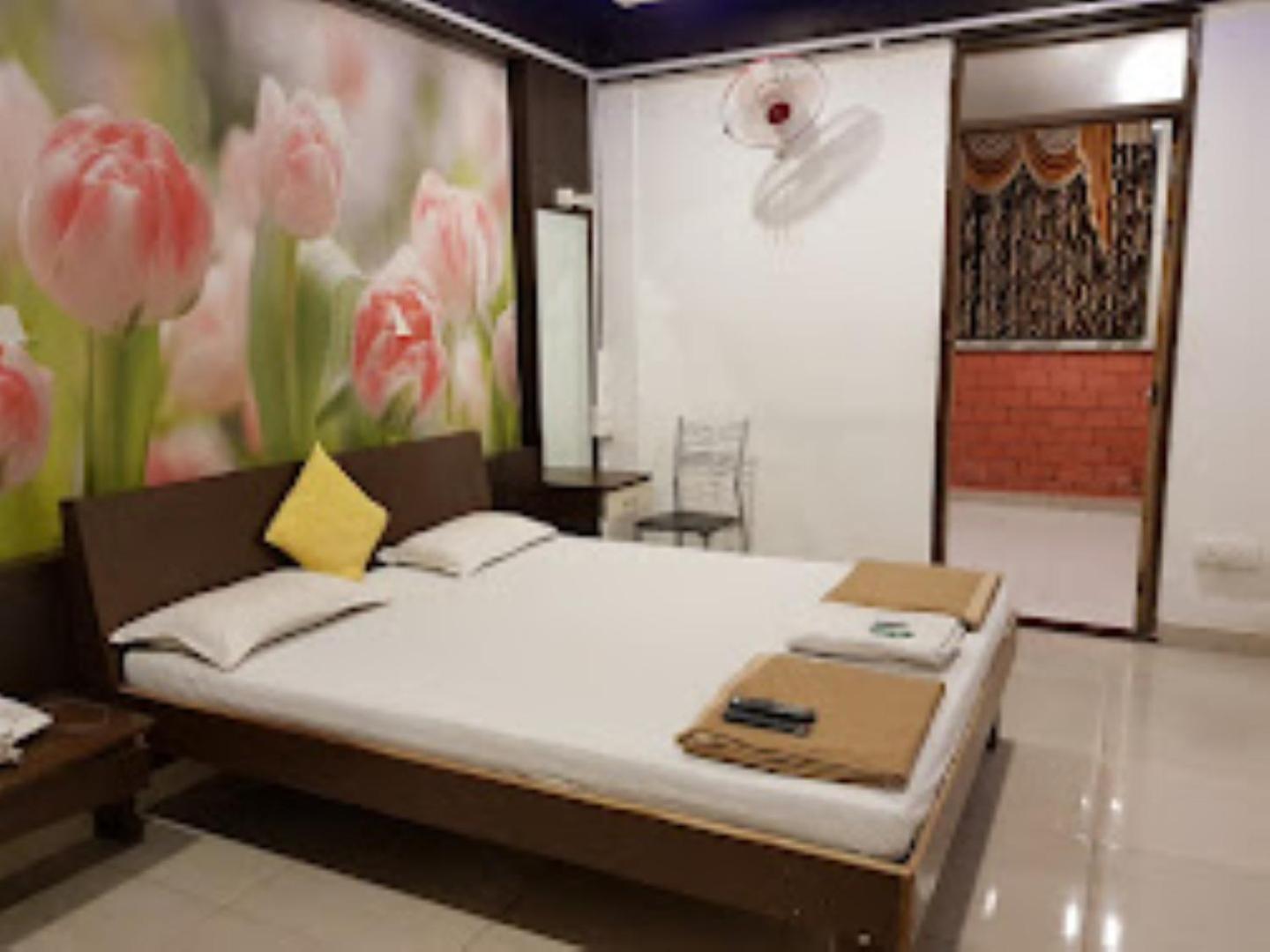 Hotel Maratha Palace,Satara Buitenkant foto
