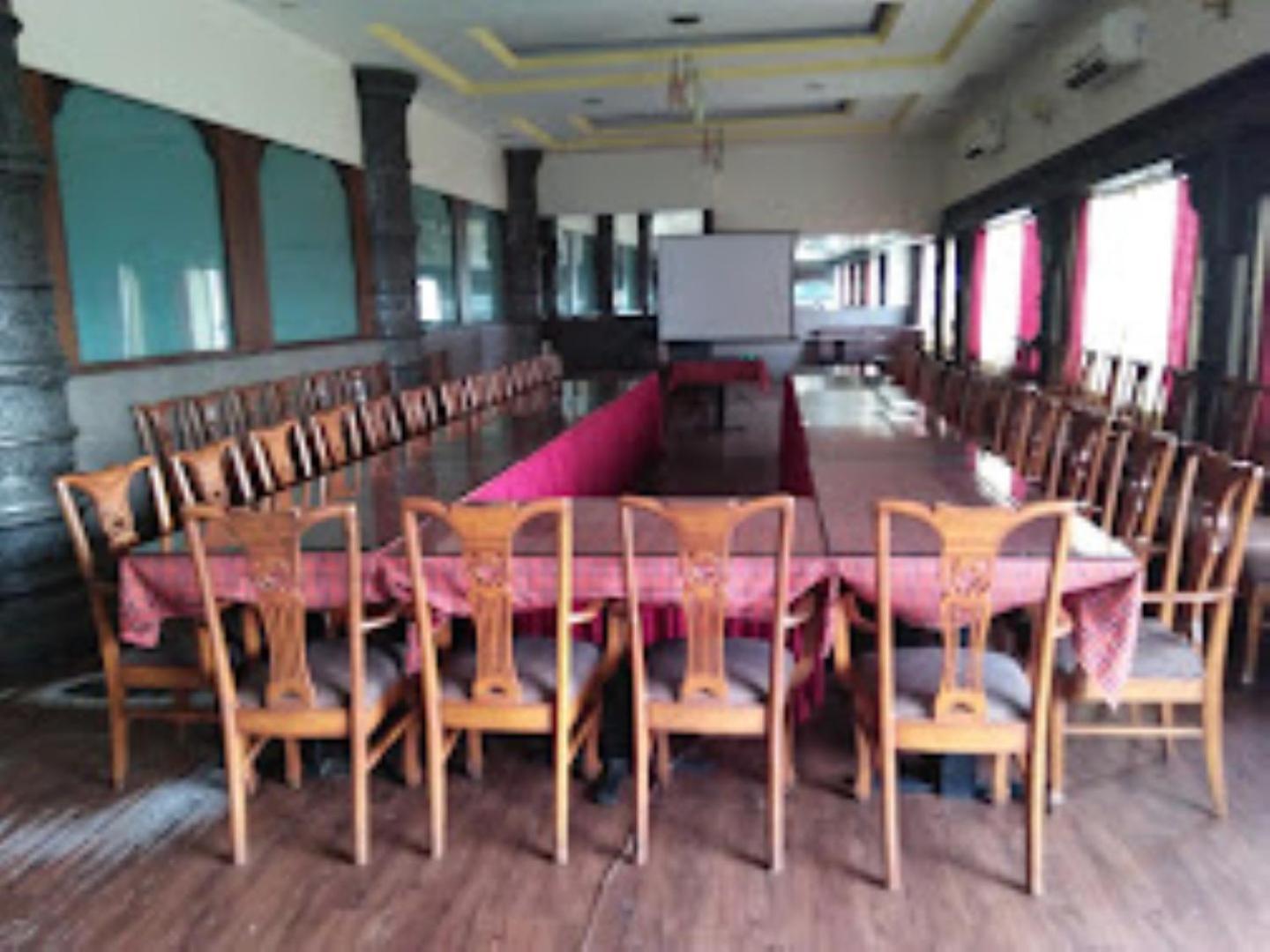 Hotel Maratha Palace,Satara Buitenkant foto