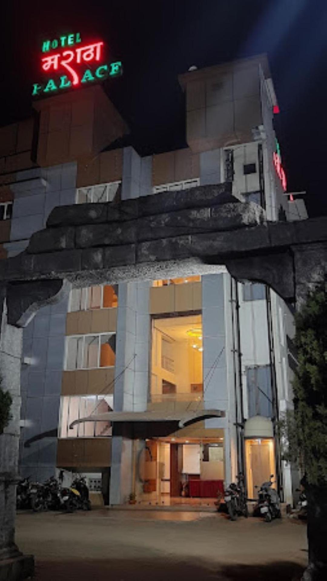 Hotel Maratha Palace,Satara Buitenkant foto
