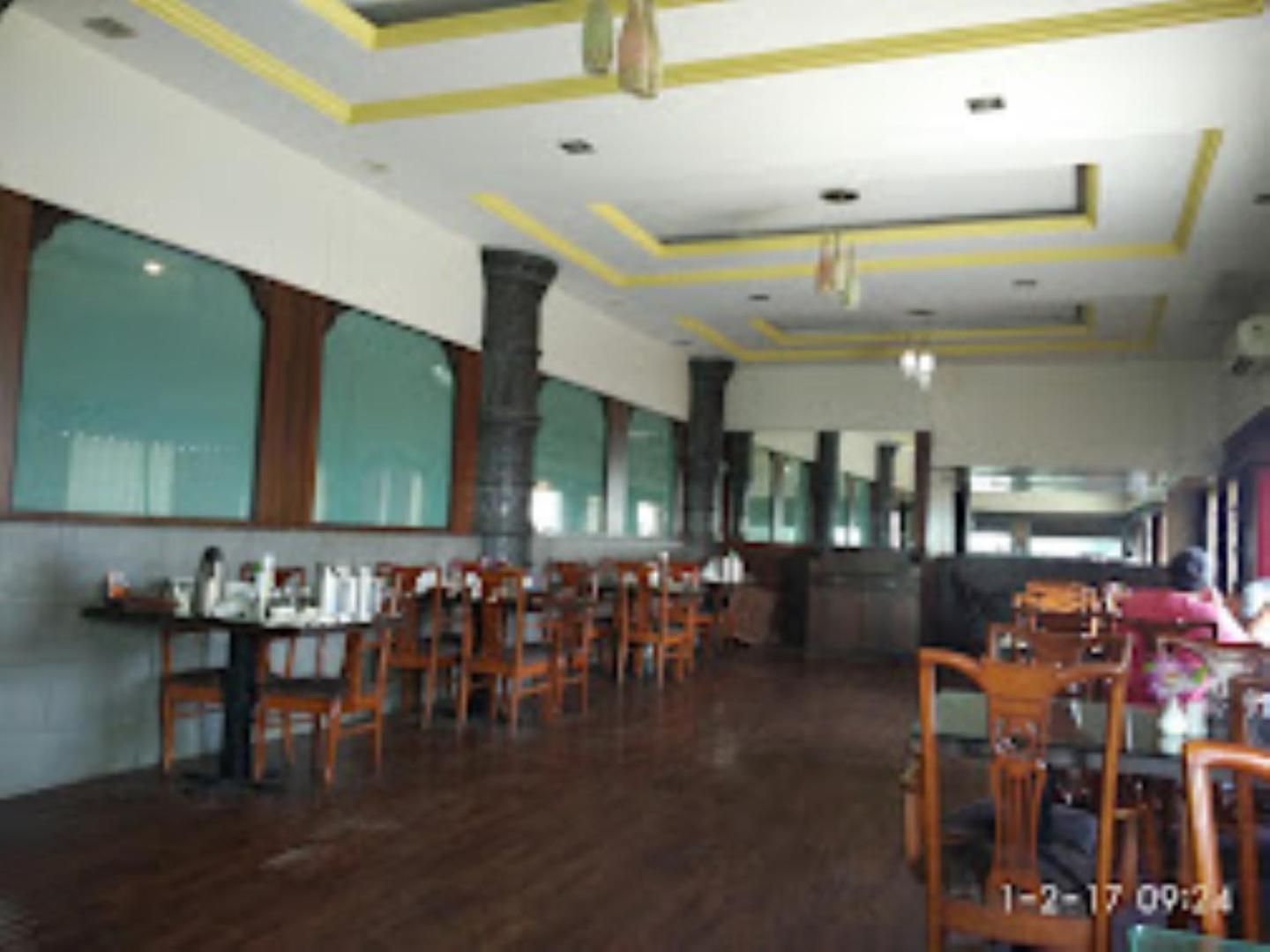 Hotel Maratha Palace,Satara Buitenkant foto