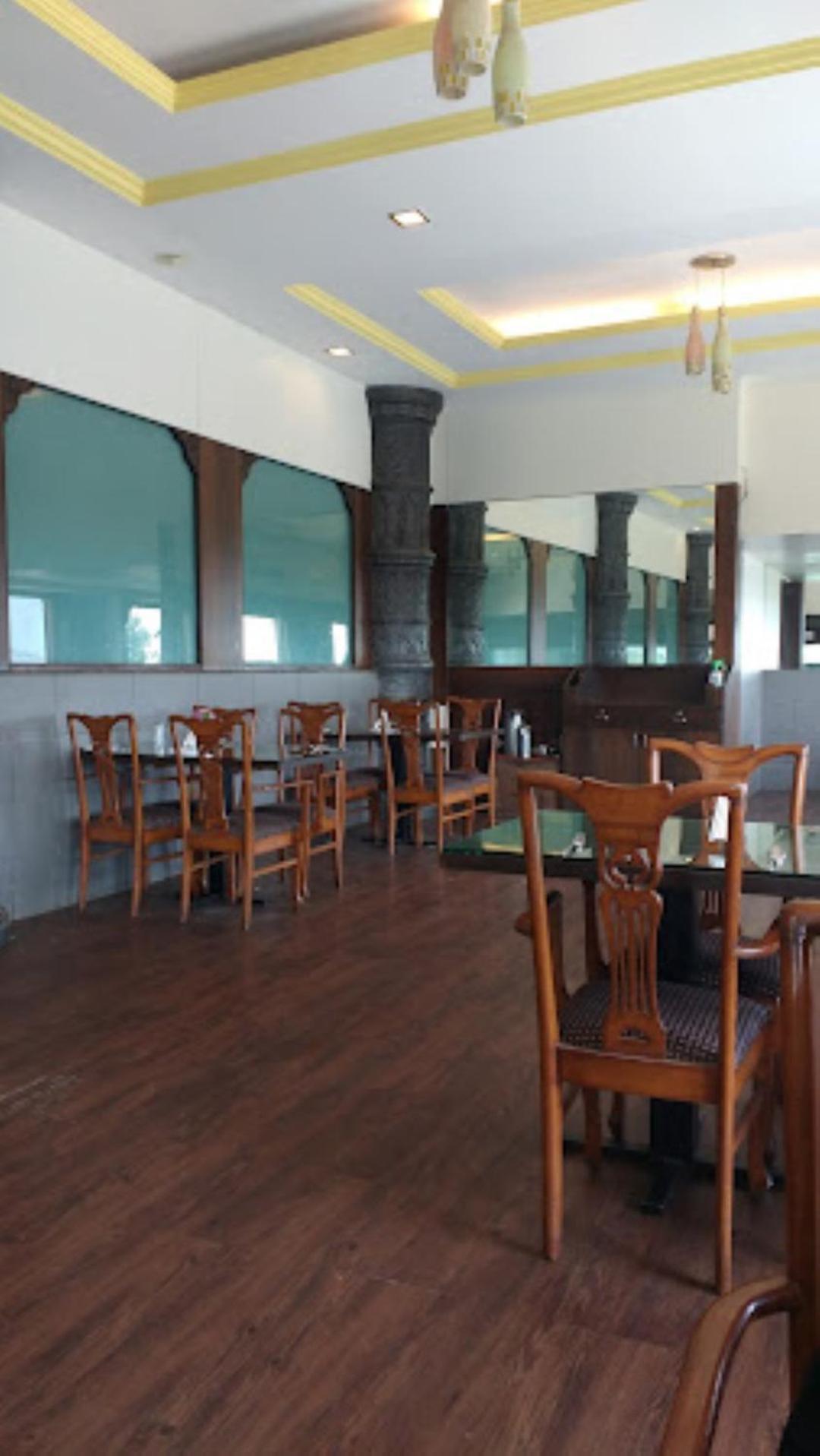 Hotel Maratha Palace,Satara Buitenkant foto