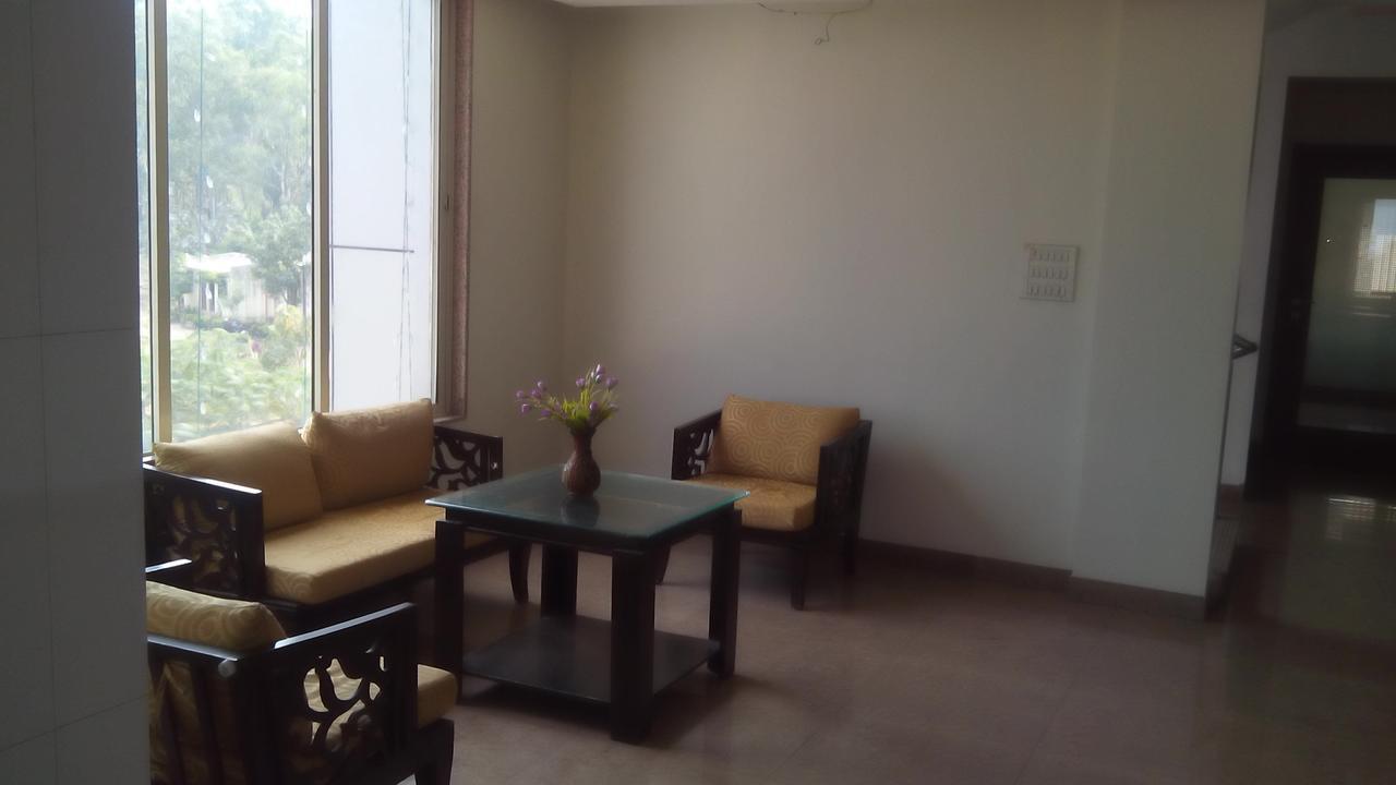 Hotel Maratha Palace,Satara Buitenkant foto