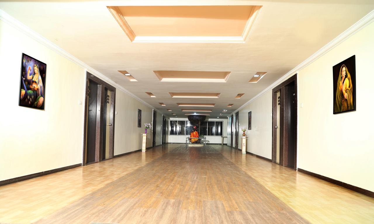 Hotel Maratha Palace,Satara Buitenkant foto