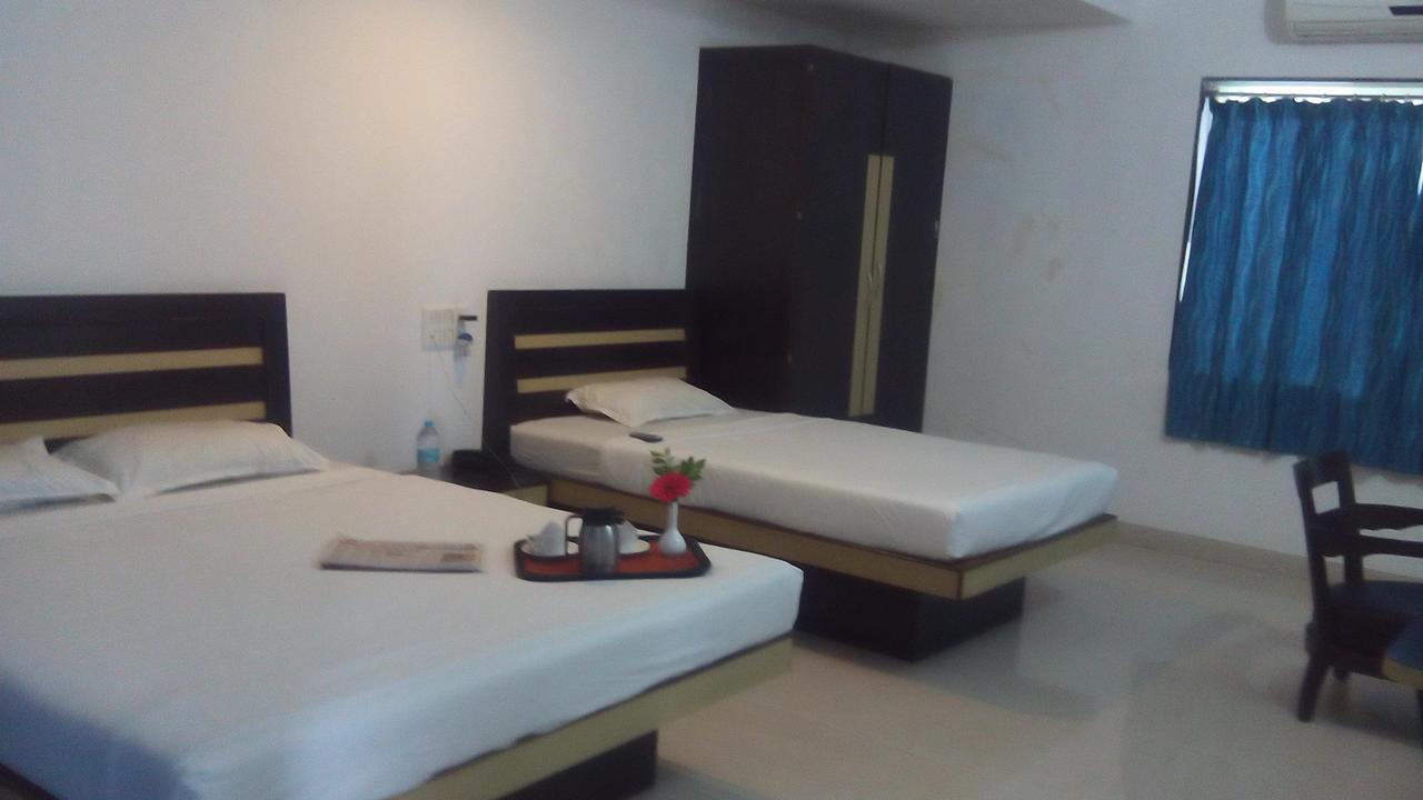 Hotel Maratha Palace,Satara Buitenkant foto