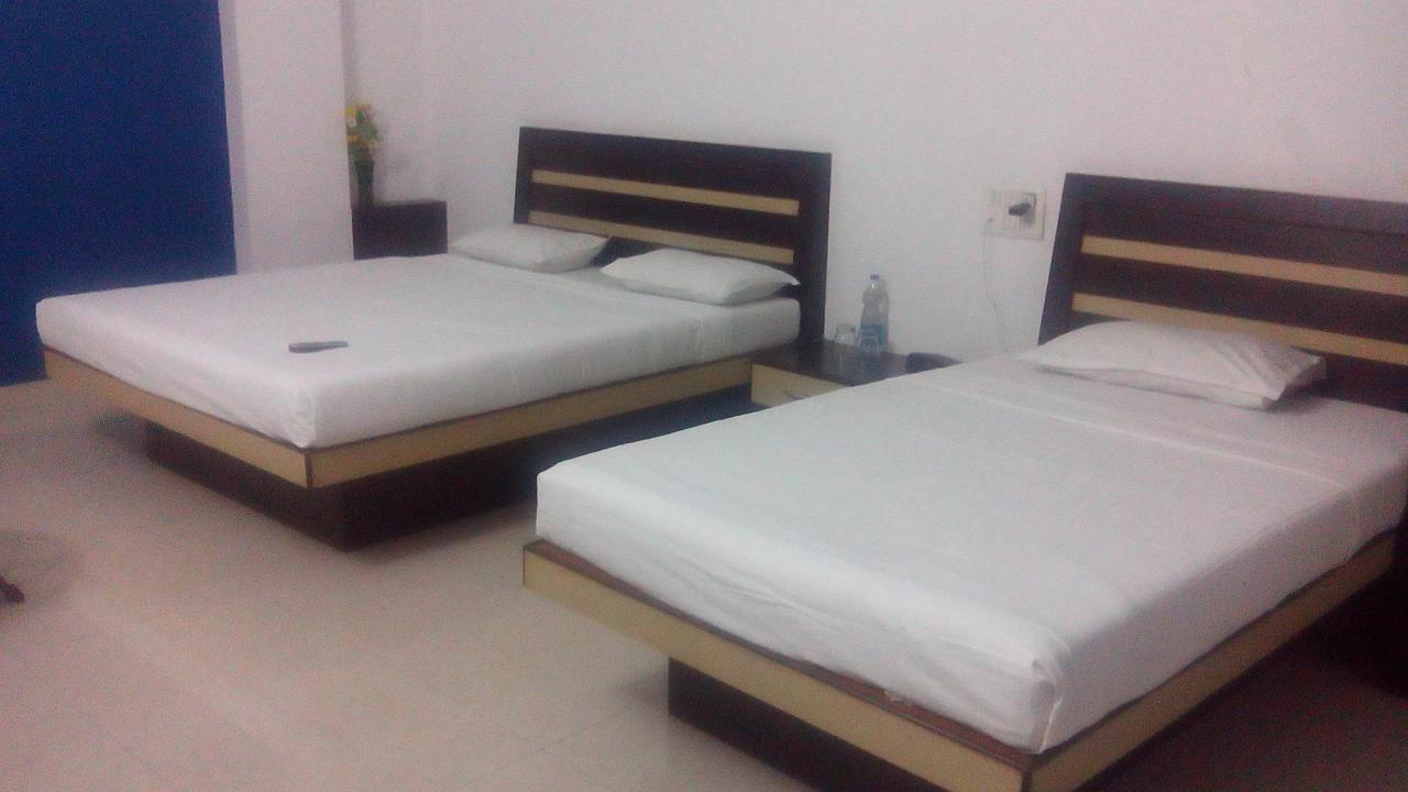 Hotel Maratha Palace,Satara Kamer foto